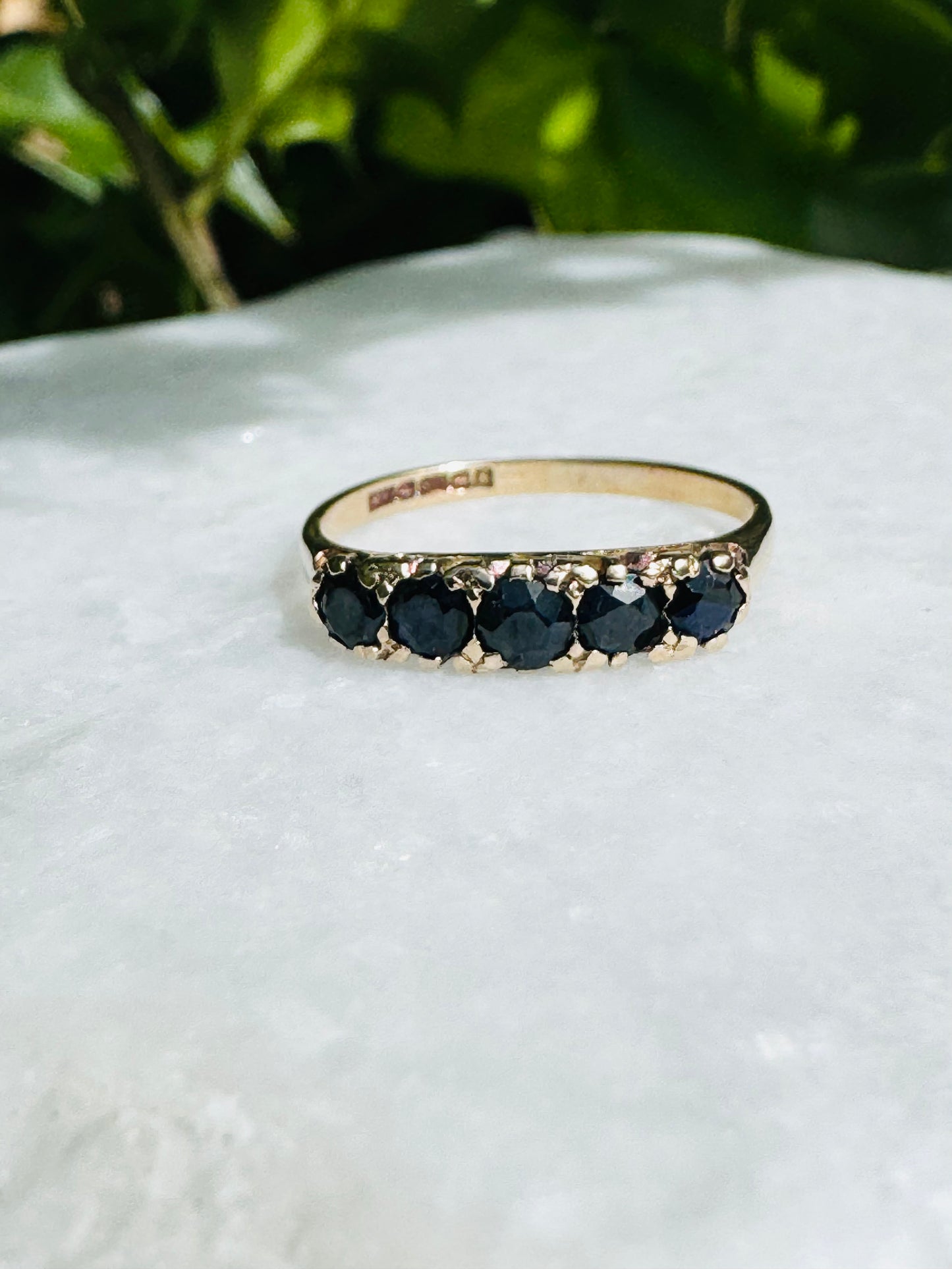 Vintage 9ct gold dark blue sapphire five stone stackable ring size K 1/2 5.5