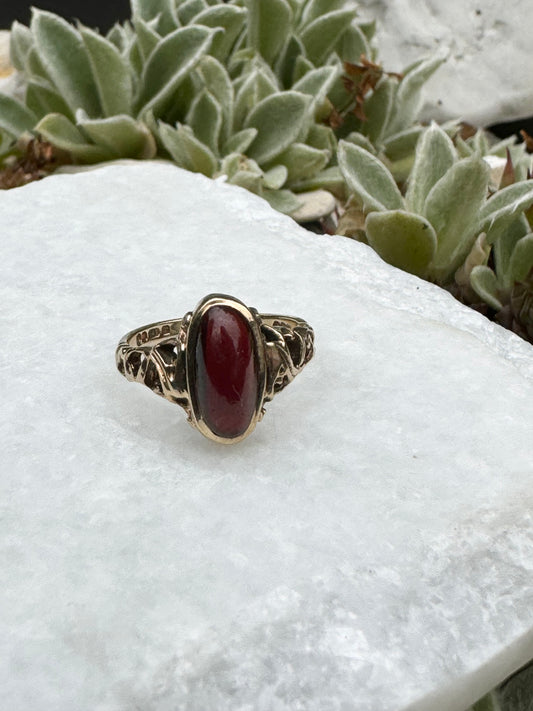 Vintage 9ct gold cabochon garnet ring UK size K 1/2, US size 5.75