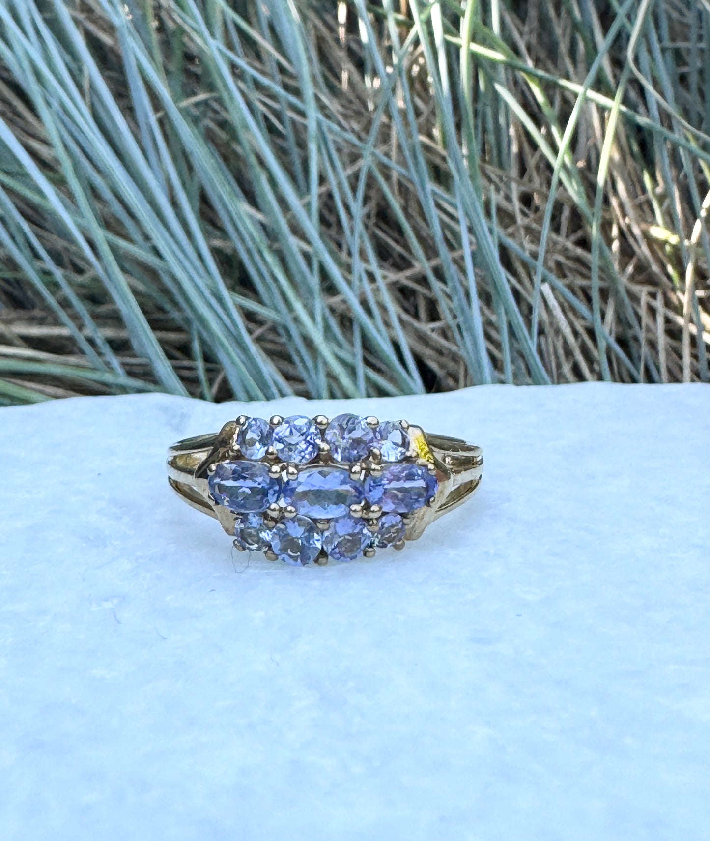 9ct gold tanzanite cluster ring size T 9.75