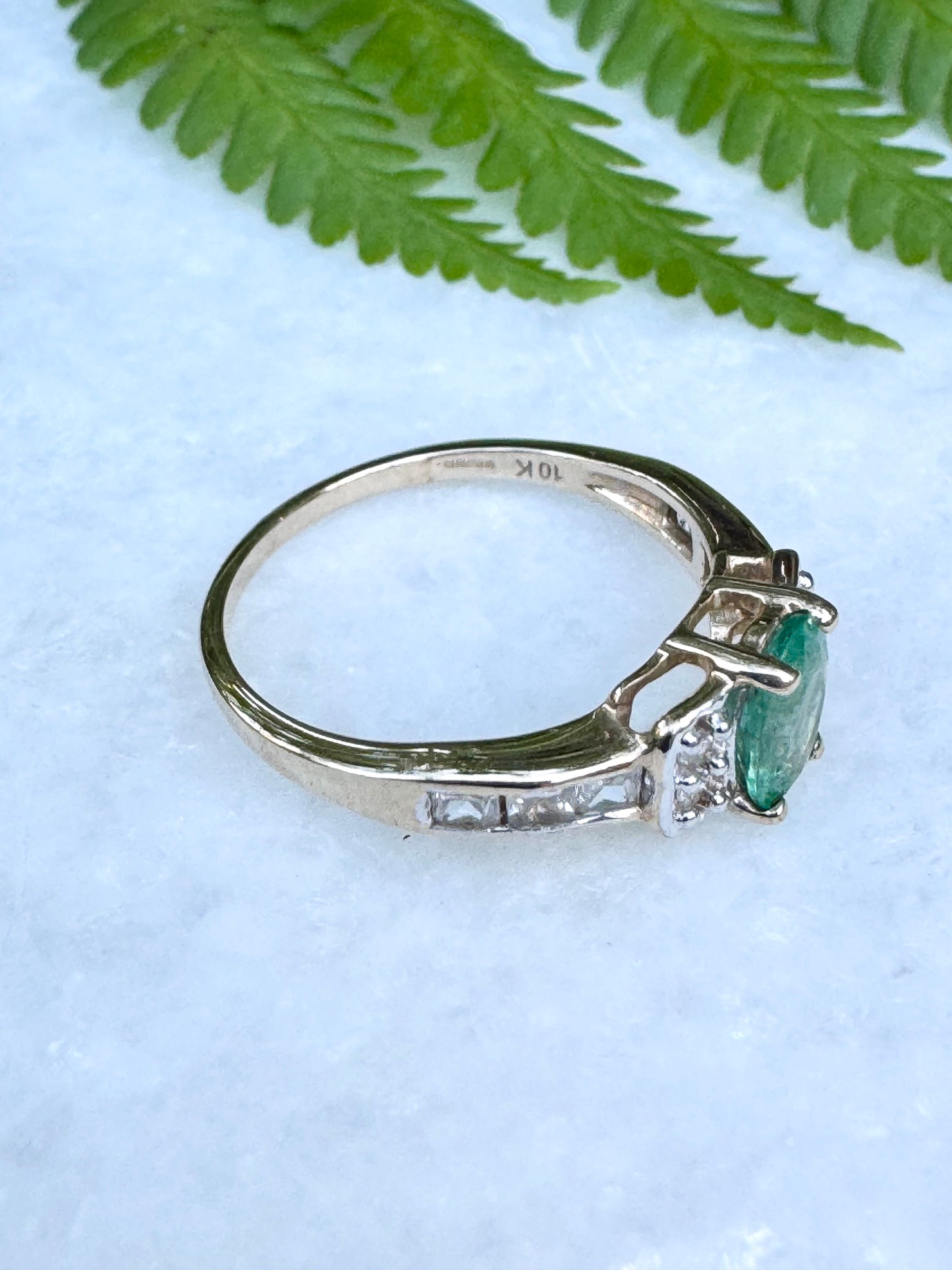 Vintage 10ct gold emerald dress ring UK size L 1/2