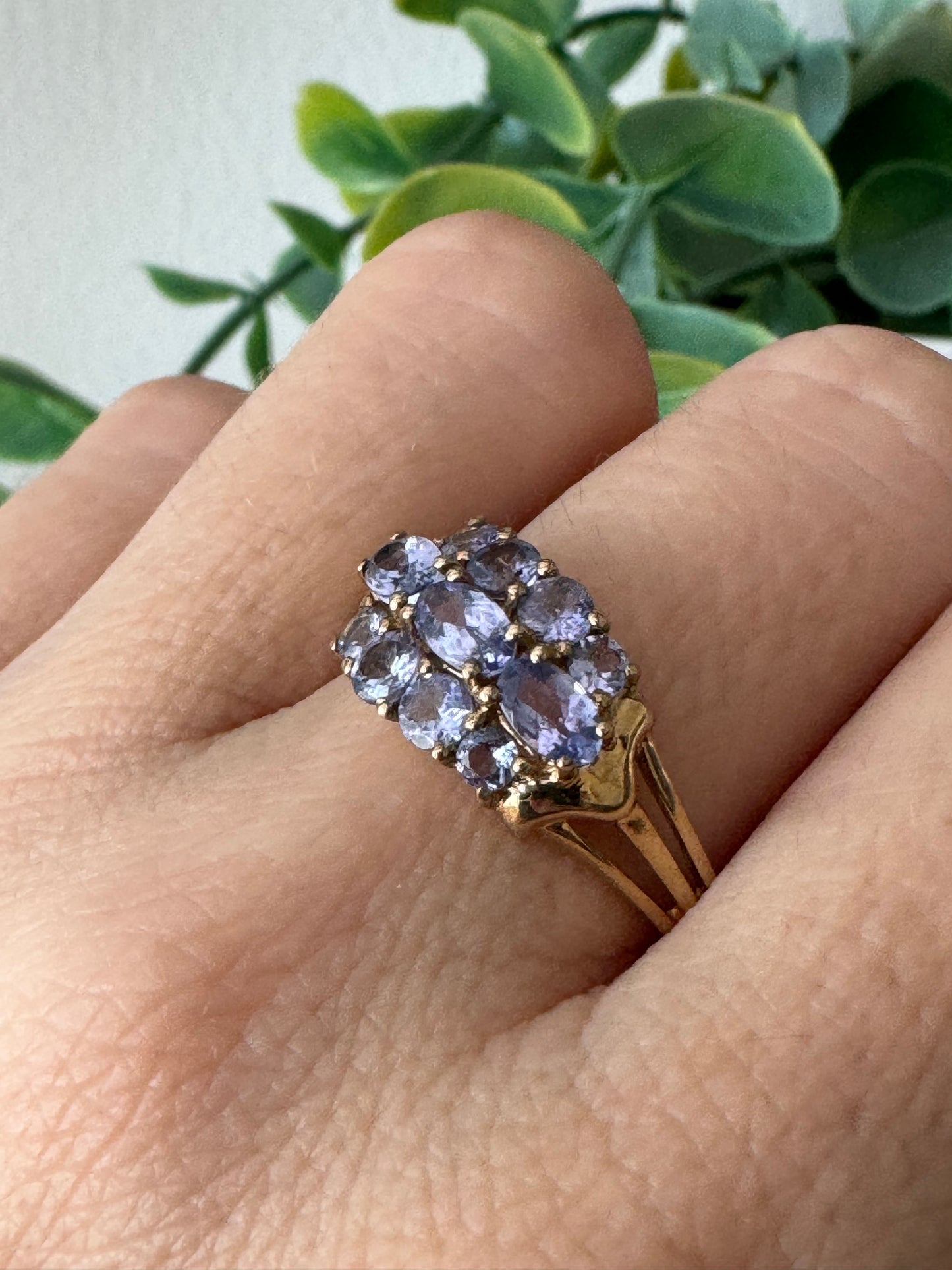 9ct gold tanzanite cluster ring size T 9.75