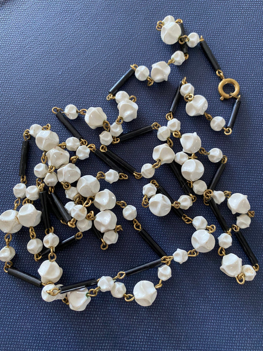 Vintage Art Deco flapper necklace, nugget black white long necklace