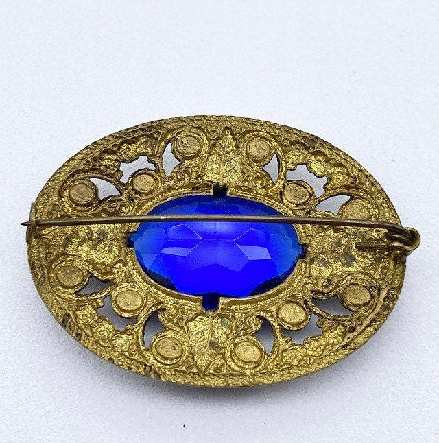 Art Deco Czech filigree oval brooch blue paste