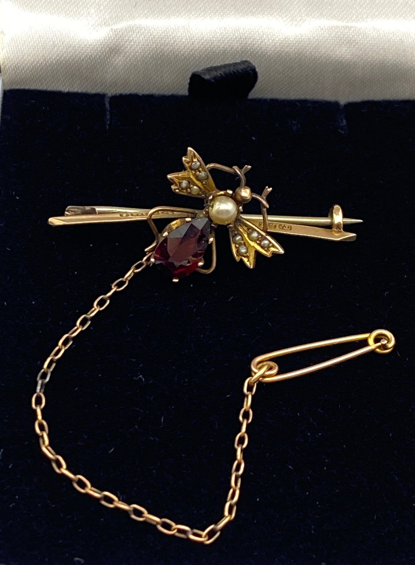 Antique 9ct gold garnet and seed pearls fly bar brooch with chain