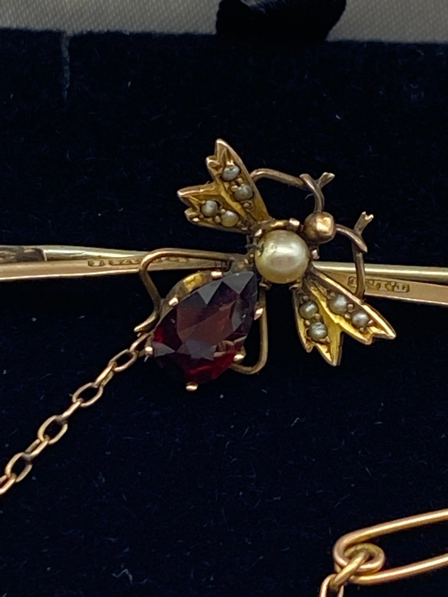 Antique 9ct gold garnet and seed pearls fly bar brooch with chain