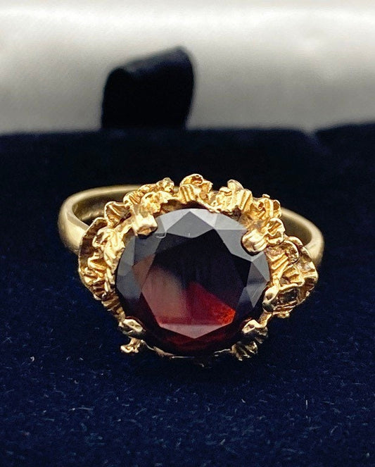 Vintage 9ct gold and garnet brutalist mid century ring size O (US 7.5)