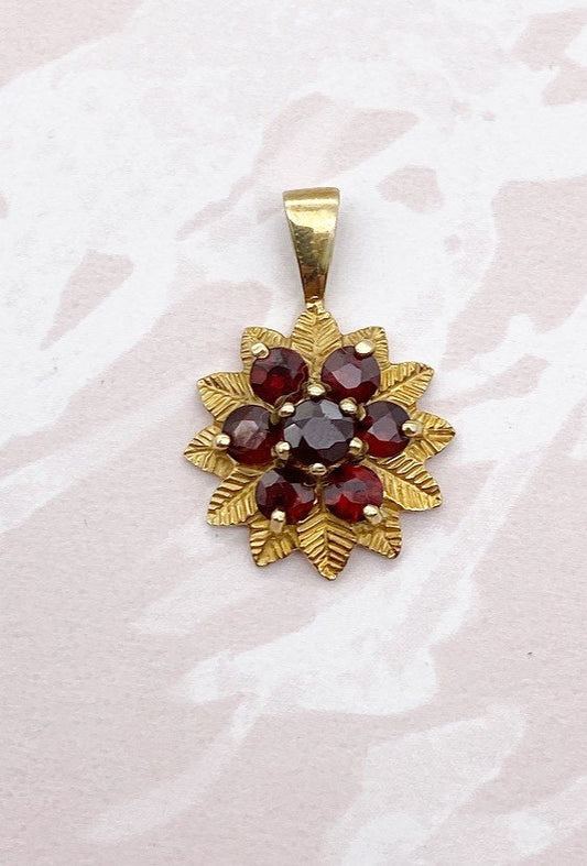 Vintage 9ct gold and garnets floral pendant