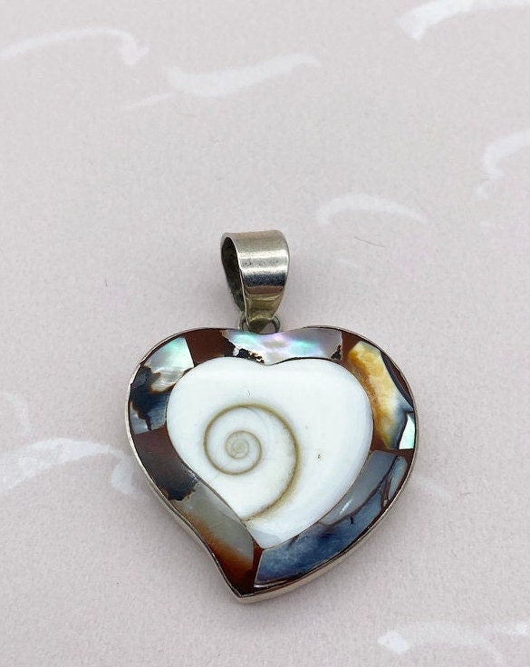 Vintage sterling silver shell heart pendant