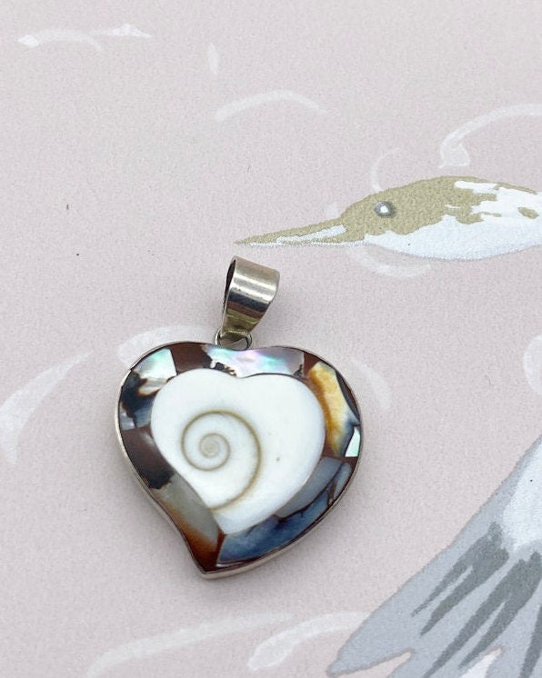 Vintage sterling silver shell heart pendant