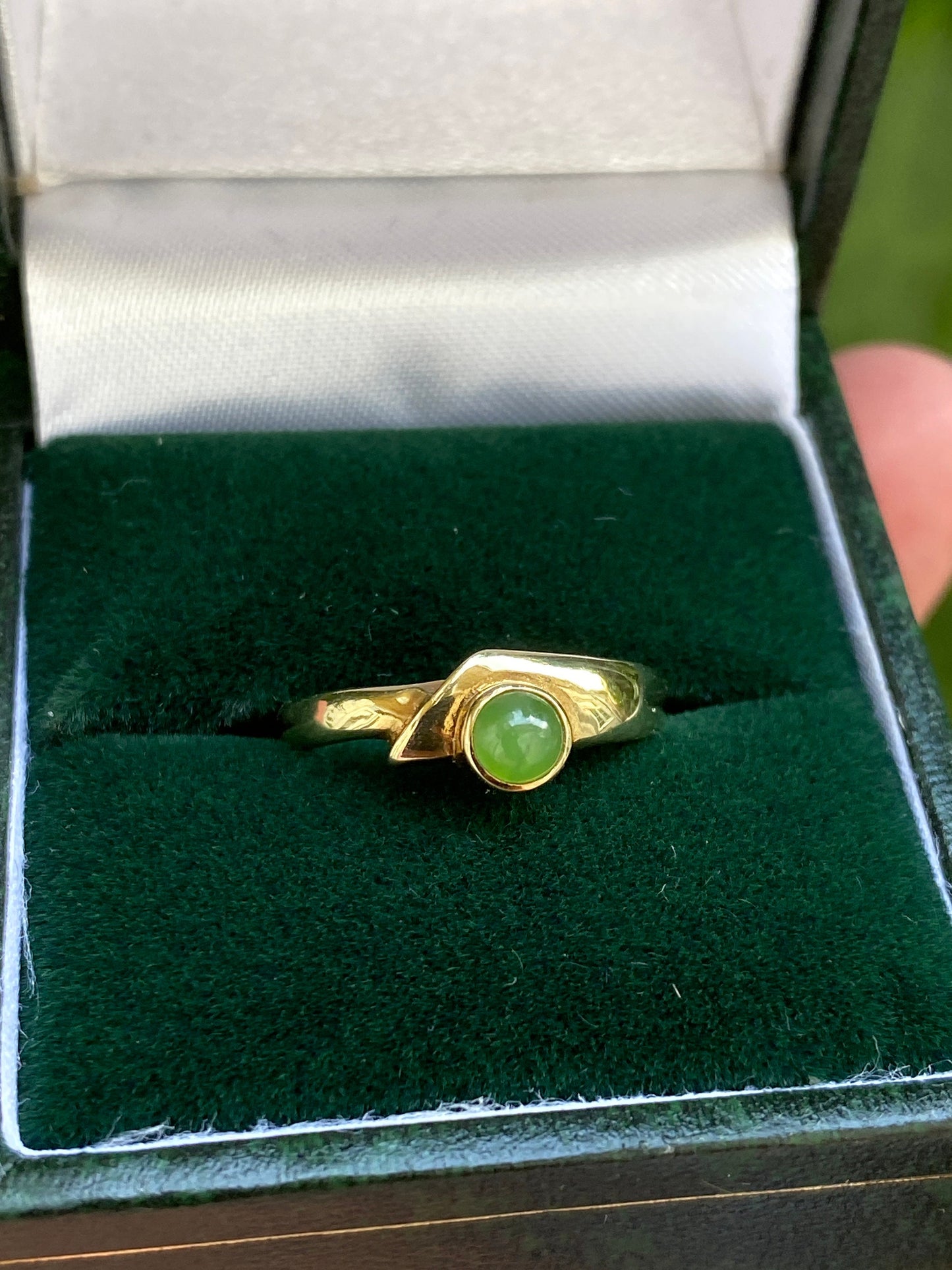 Vintage 8ct gold nephrite ring size J 1/2 5.25