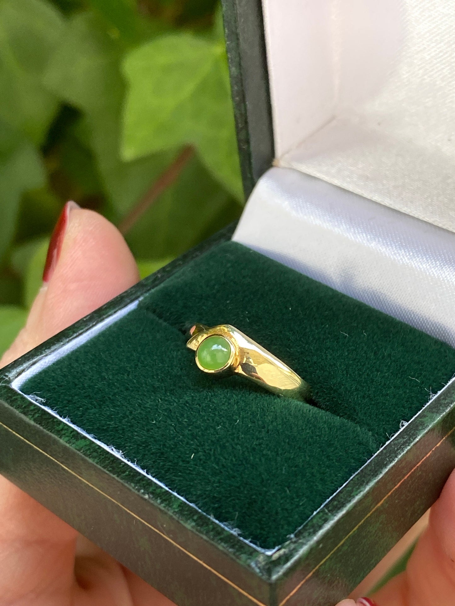 Vintage 8ct gold nephrite ring size J 1/2 5.25