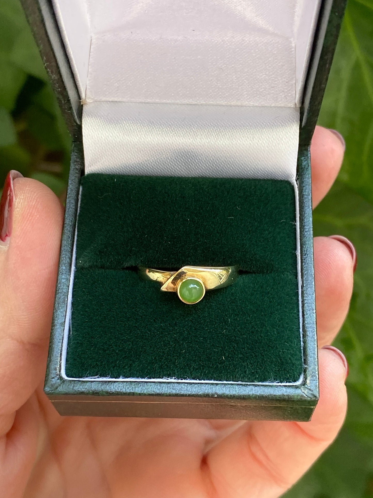 Vintage 8ct gold nephrite ring size J 1/2 5.25