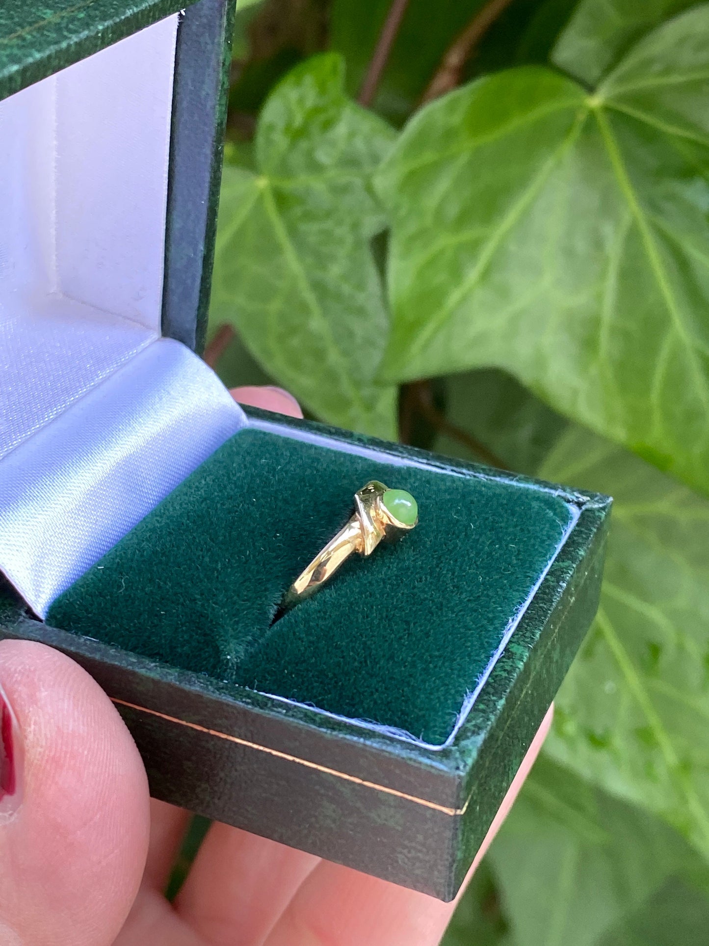 Vintage 8ct gold nephrite ring size J 1/2 5.25