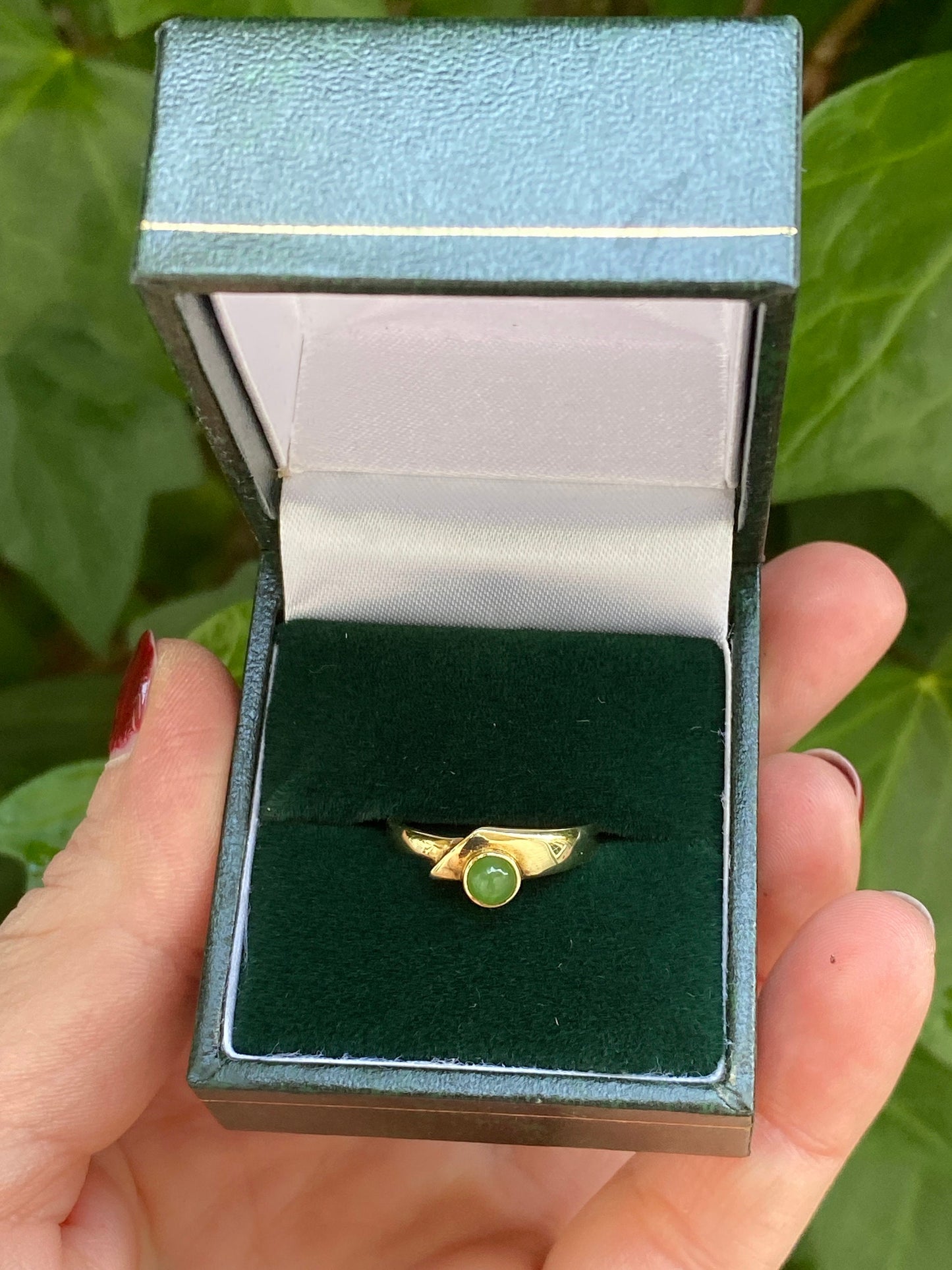 Vintage 8ct gold nephrite ring size J 1/2 5.25