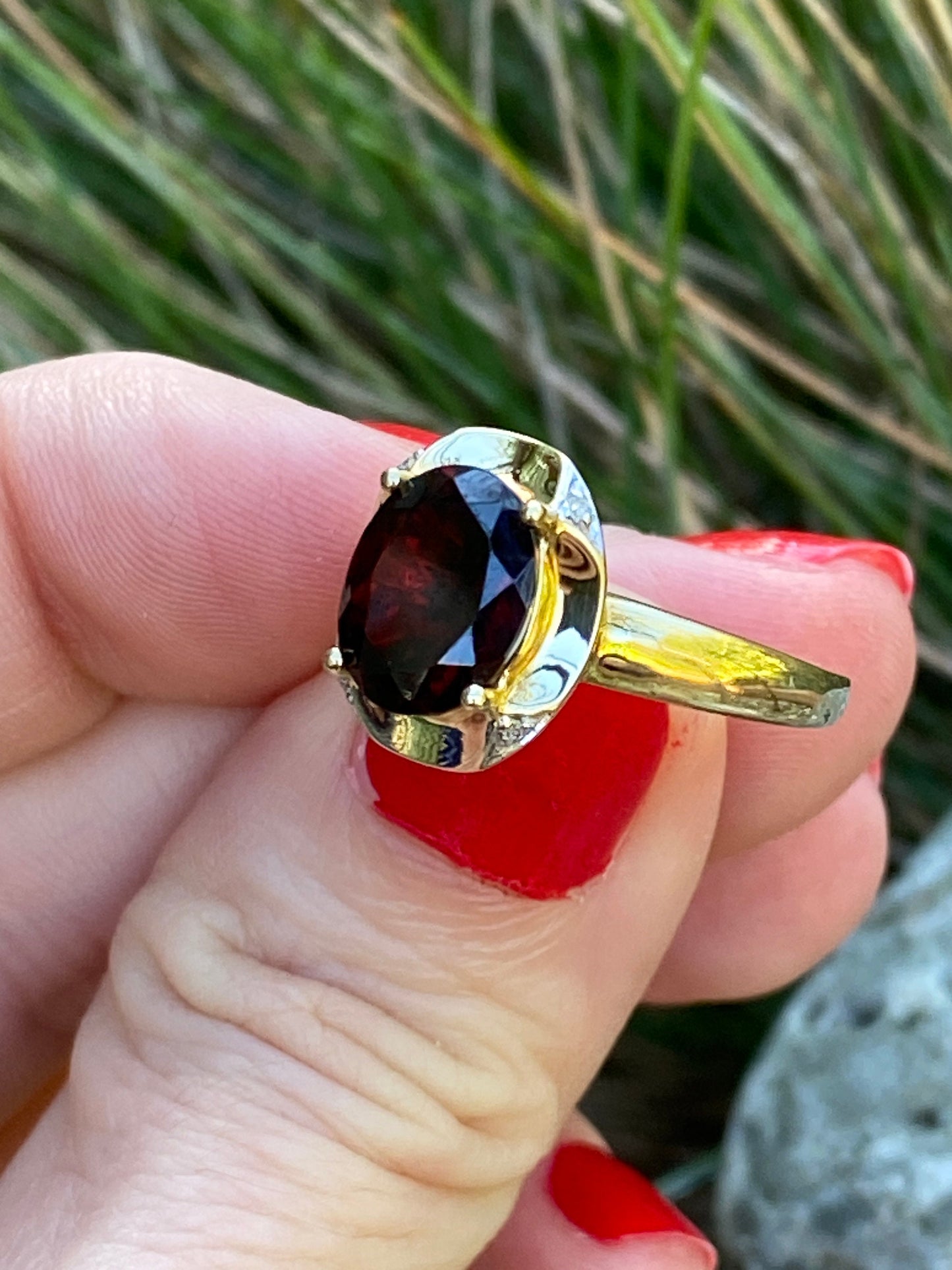 Garnet and diamond 9ct gold ring size N 6.75