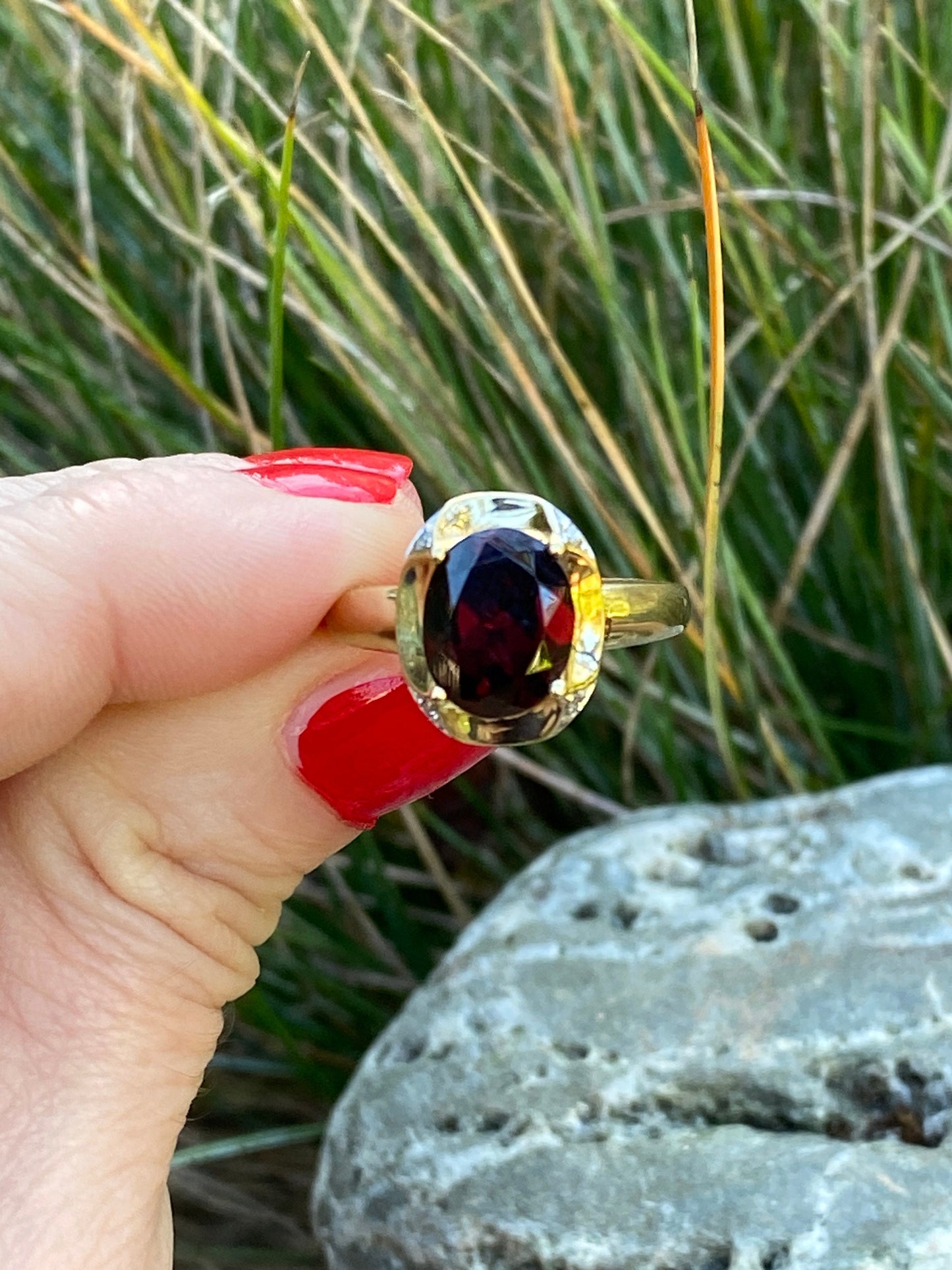 Garnet and diamond 9ct gold ring size N 6.75