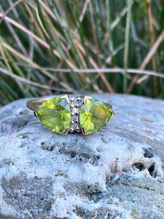 Peridot and diamond 9ct gold ring size N 6.75