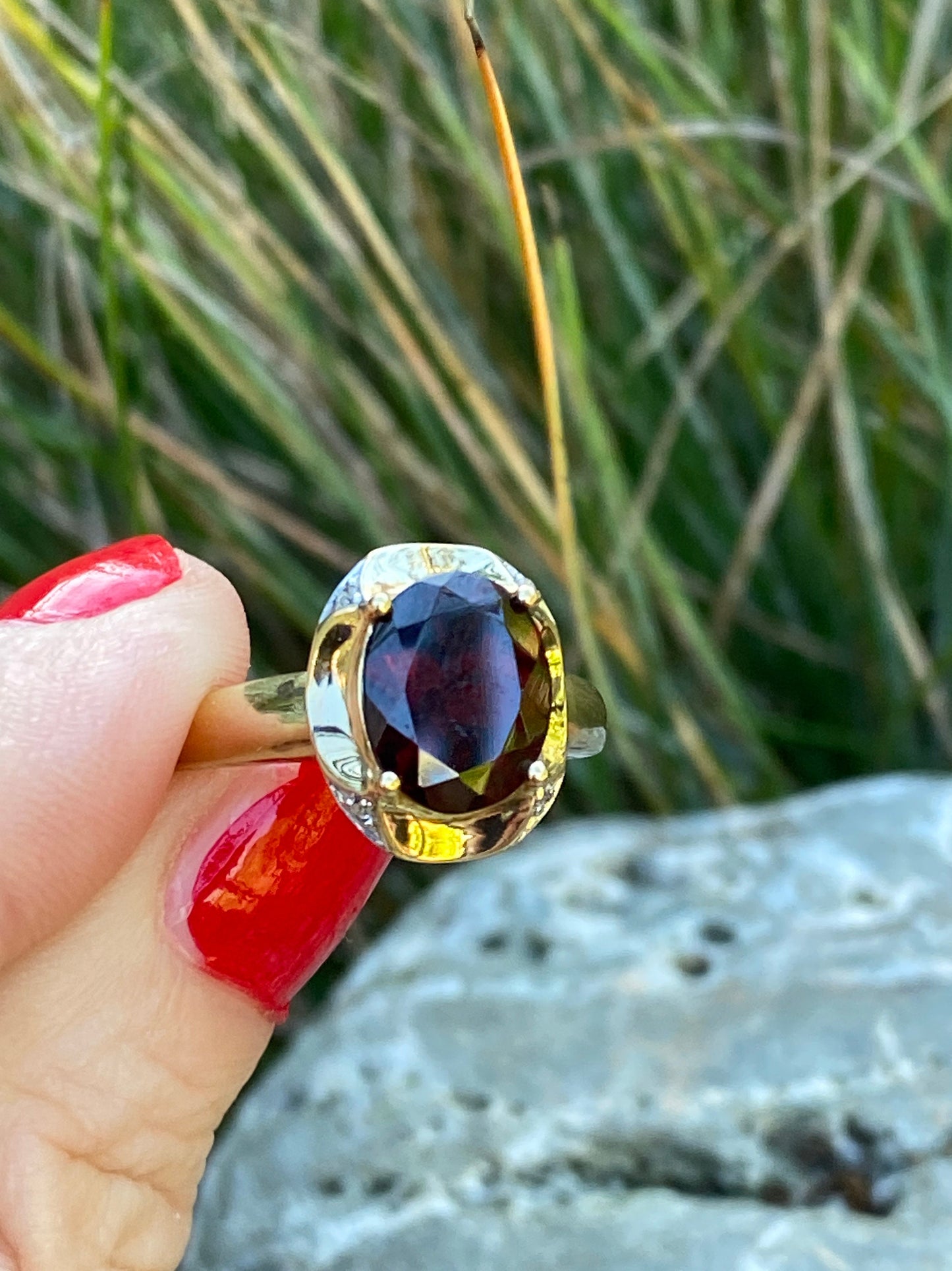 Garnet and diamond 9ct gold ring size N 6.75