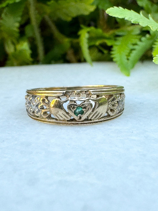 9ct gold emerald claddagh ring size L 5.5